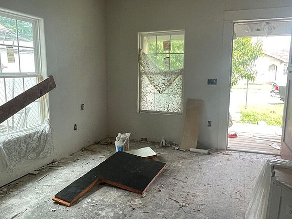 2nd image of 1730 BURNET