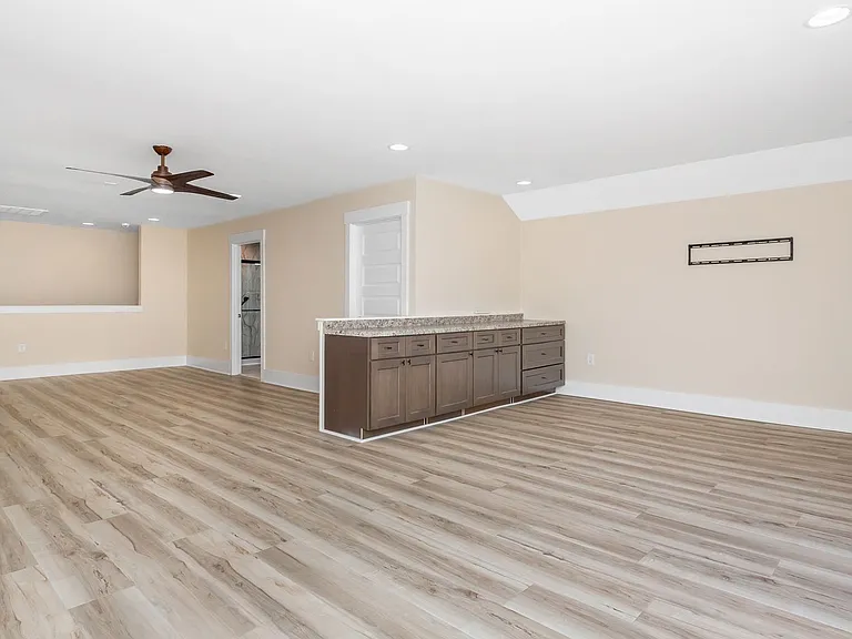 7129 Spoleto Dr — Photo 52