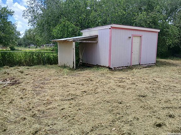 3rd image of 802 County Line Rd