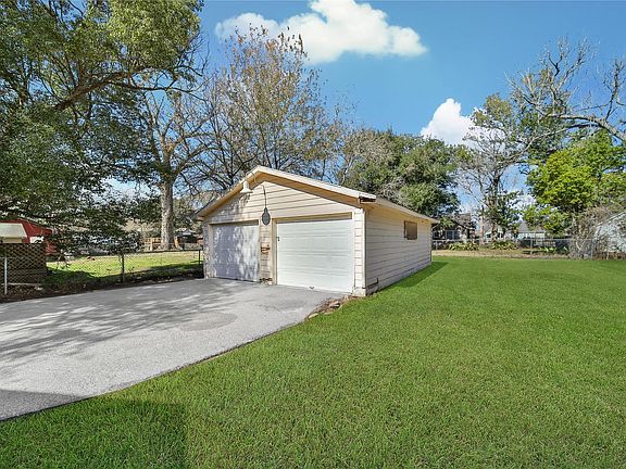 2nd image of 119 Pecan Drive