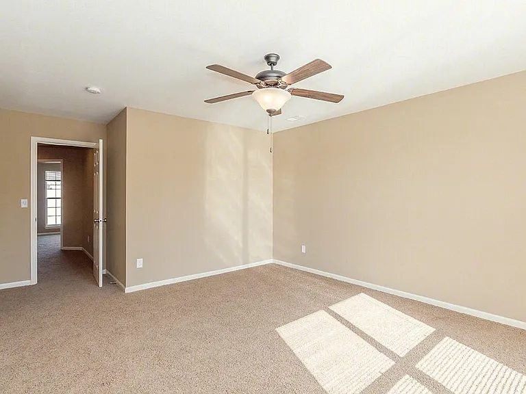 Parkway Oaks Townhomes and Duplexes — Photo 28