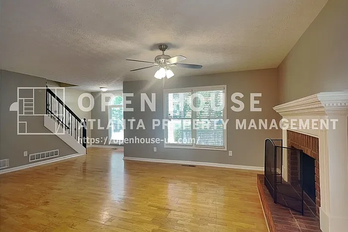 4 bed, 2.5 bath, 1746 sqft, $1,925 — Photo 3