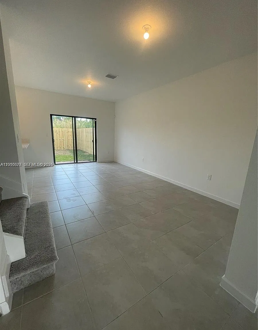 Silver Palm Residential H — Photo 2
