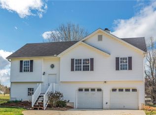 22 Shadow Ridge Dr, Dallas, GA 30157