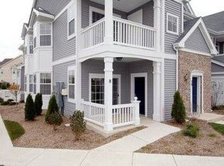 2215 Aurora Dr UNIT 8, Hampshire, IL 60140