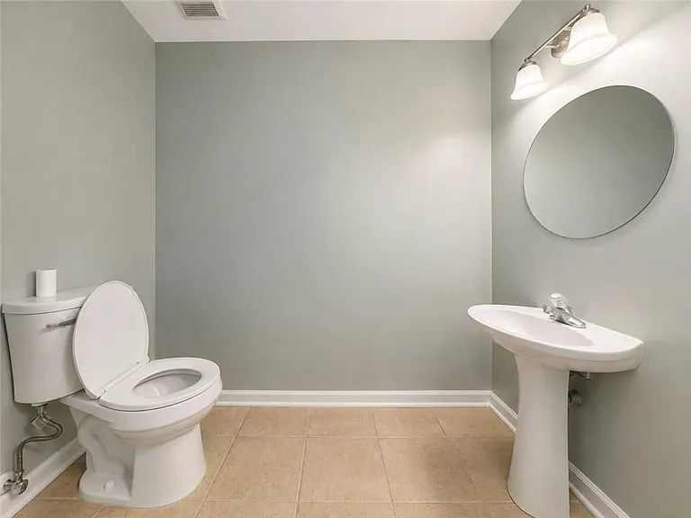 2490 Emma Way — Photo 15