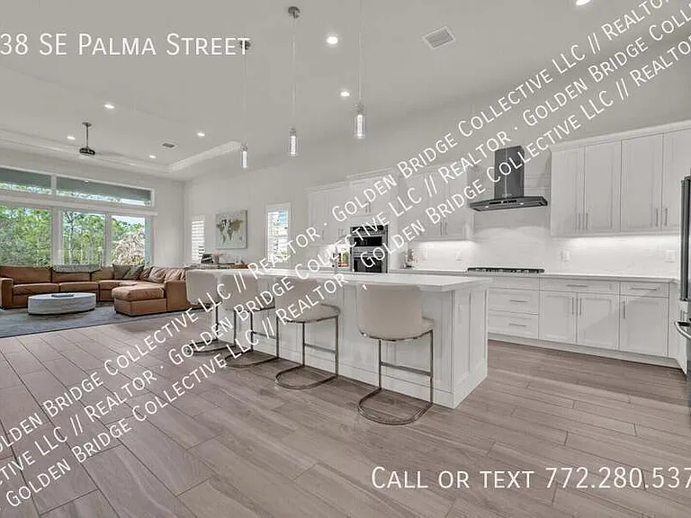 138 SE Palma St — Photo 3