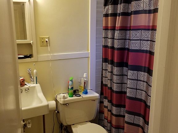 5th image of 340 Ellis Ave APT 11