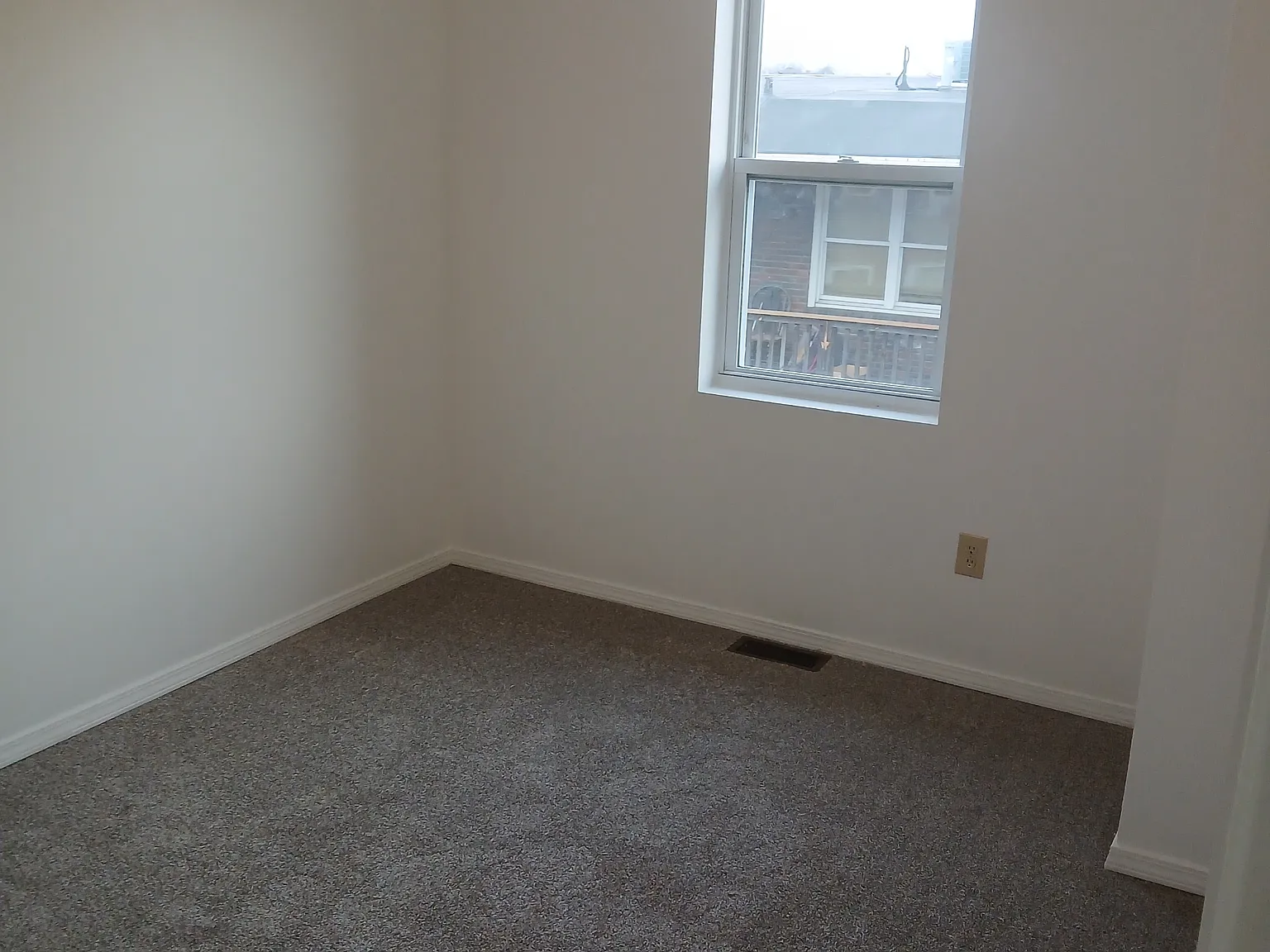 501 Jackson Avenue - H — Photo 3