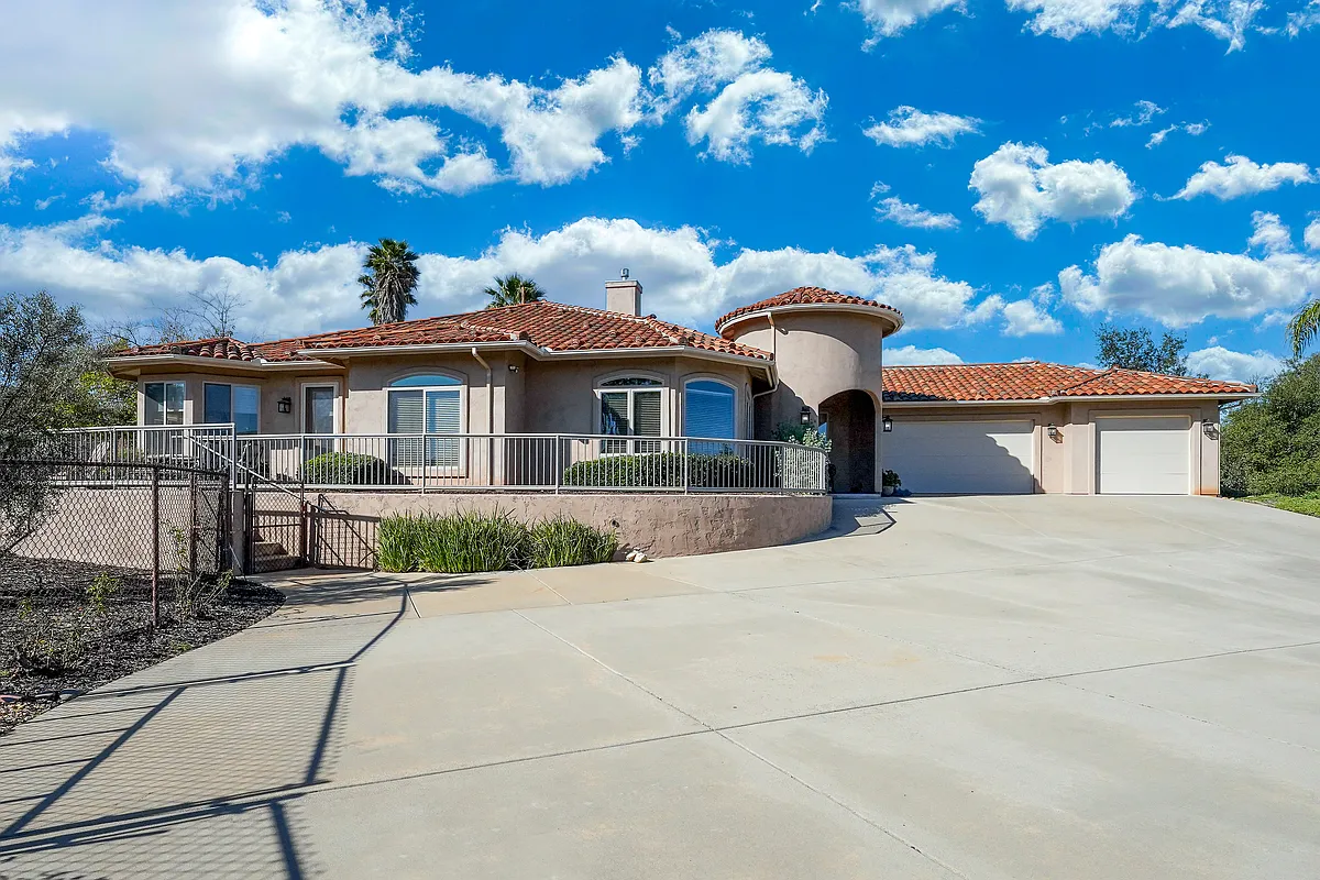 Building Photo - 23789 Moonglow Ct