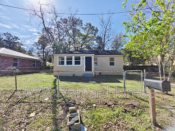 2nd image of 616 E 61st St