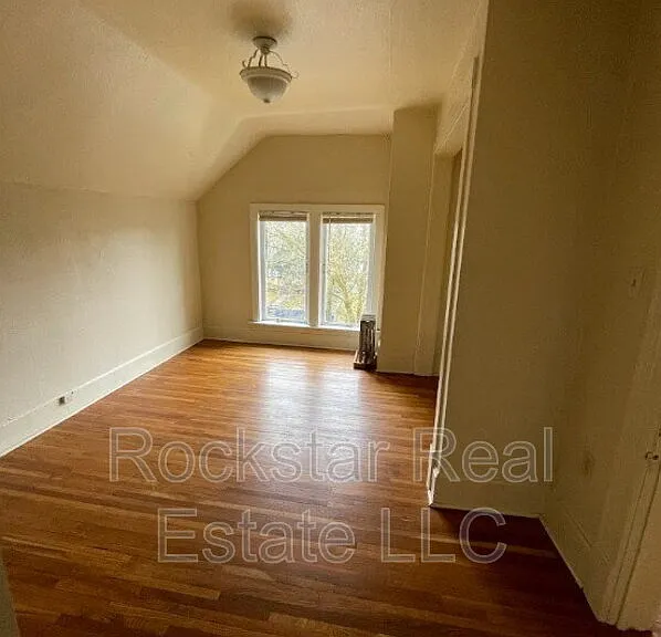 924 S Maple St #7 — Photo 4