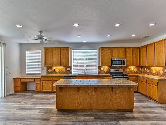 3rd image of 5027 Bissett Way