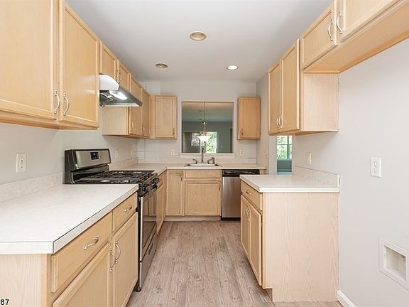 5th image of 59 Lakeview Dr