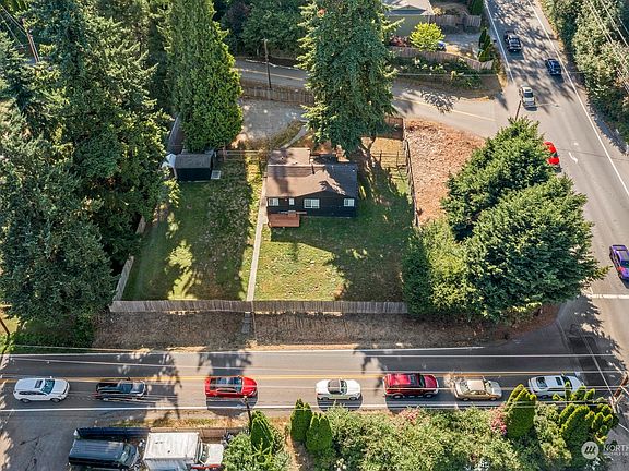 3rd image of 14814 Manor Way