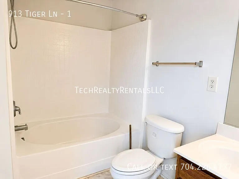 913 Tiger Ln #1 — Photo 12