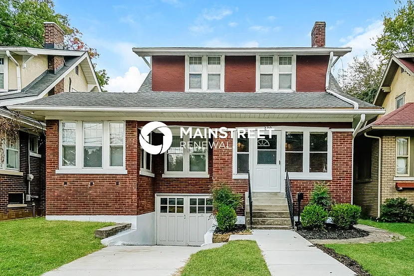 220 Oxford Pl — Photo 1