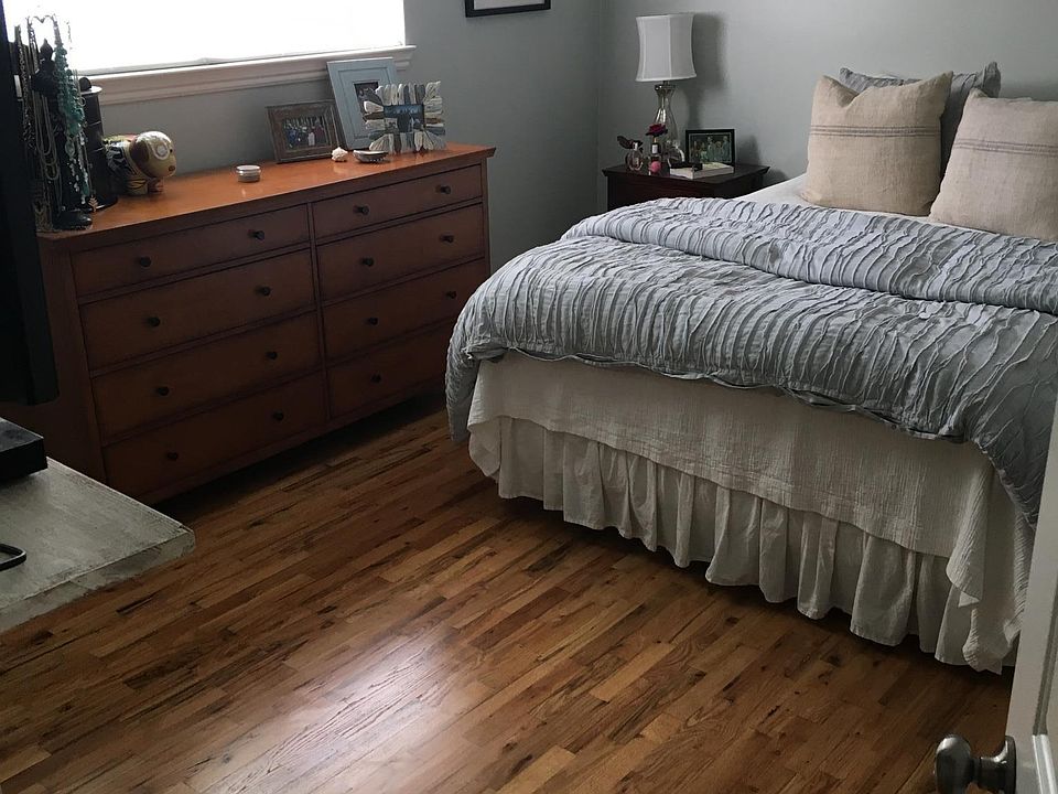 bedroom showing how it can be furnished