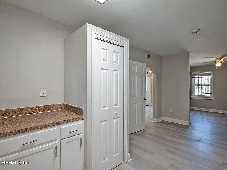 2036 W 11th St — Photo 12