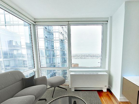 3rd image of 610 W 42nd St APT N49h