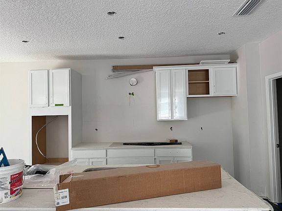 3rd image of 95983 Surrey Pl