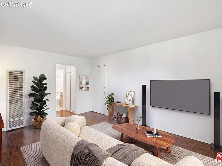 14551 Vose St #C — Photo 2