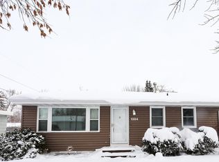 1304 Valley View Dr, Minot, ND 58703