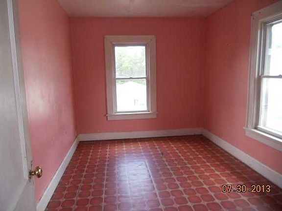 5th image of 27 Florence Ave