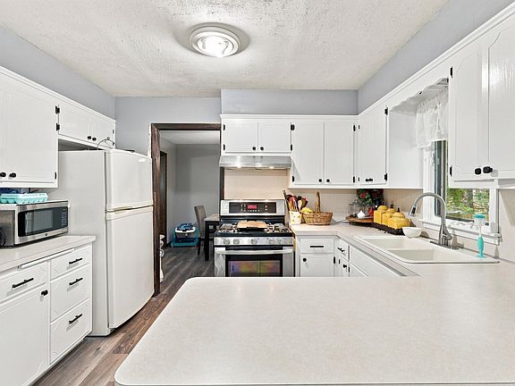4th image of 10048 Upton Rd