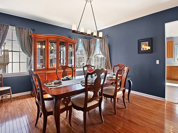3rd image of 14 Chambers Dr