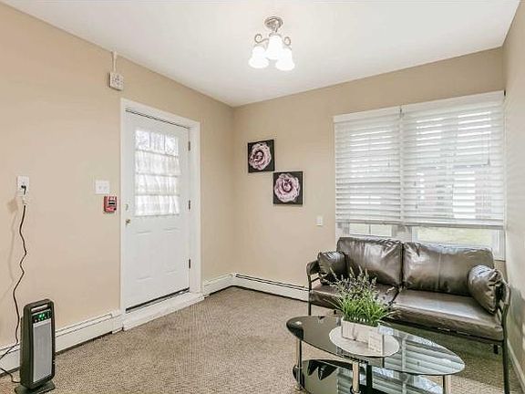 2nd image of 423 Clay Pitts Rd #6