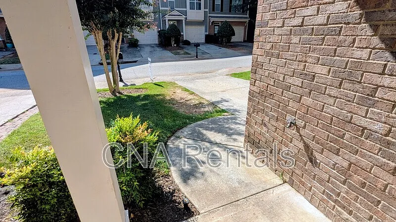 3 bed, 2.5 bath, 1384 sqft, $2,350 — Photo 4