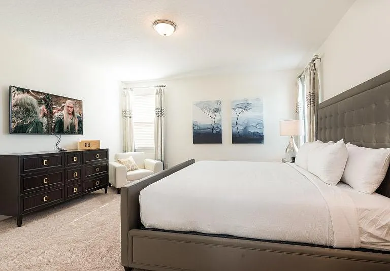 Suite 1(Owner's Suite): 1 King Size Bed 76"*80"