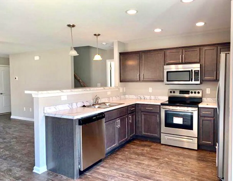 4 bed, 2.5 bath, 2100 sqft, $2,350 — Photo 4