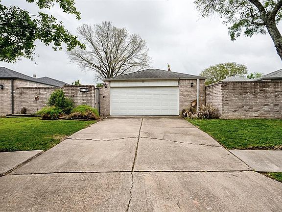 3rd image of 16223 Grassy Creek Dr