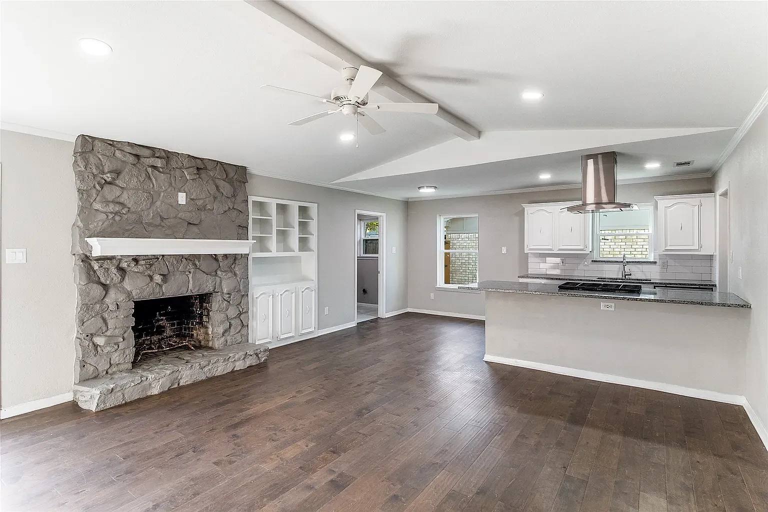 3 bed, 2.5 bath, 1520 sqft, $2,900 — Photo 3