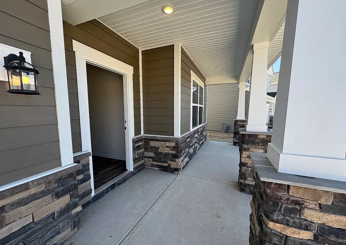 5 bed, 2824 sqft, $2,850 — Photo 3