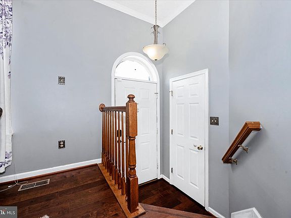 3rd image of 1422 Roman Ridge Way