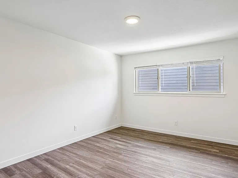 Midland Apartments — Photo 30