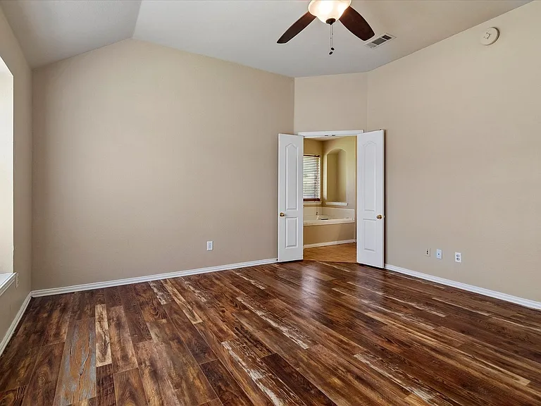 5001 Lake Crest Dr — Photo 10