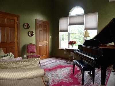 5th image of 1020 Nashmont Dr