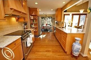 4th image of 4539 Broughton Dr