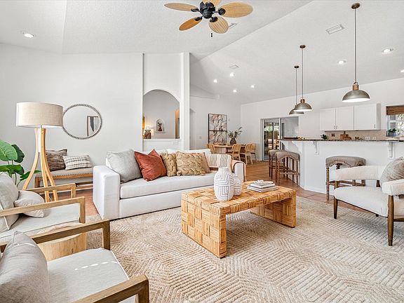 5th image of 300 Spanish Oak Ct