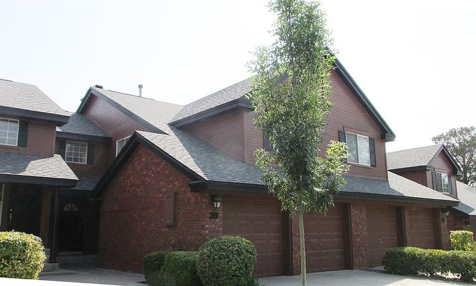1st image of 20 Stratford Hall Cir