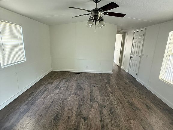 3rd image of 525 Rebecca Ln