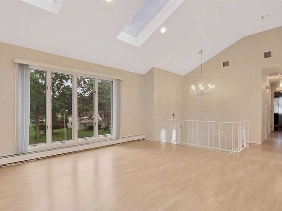 3rd image of 177A Sunflower Ln