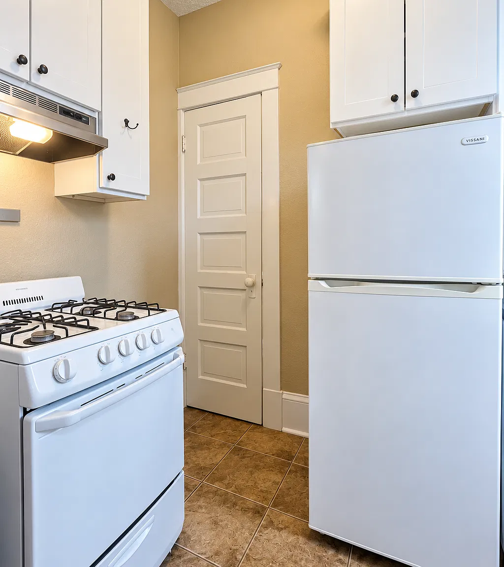 Studio, $839 — Photo 4