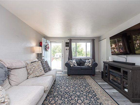 4th image of 133 Courtney Dr