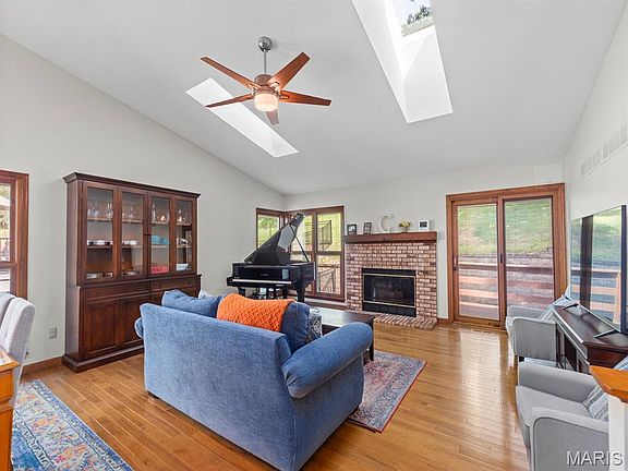 3rd image of 545 Woodlyn Xing