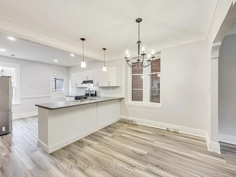 16 Huntley St — Photo 13